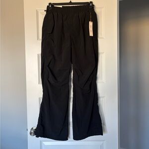 Love Tree Women’s Black Parachute Pants Size Medium Trendy Pants NWT